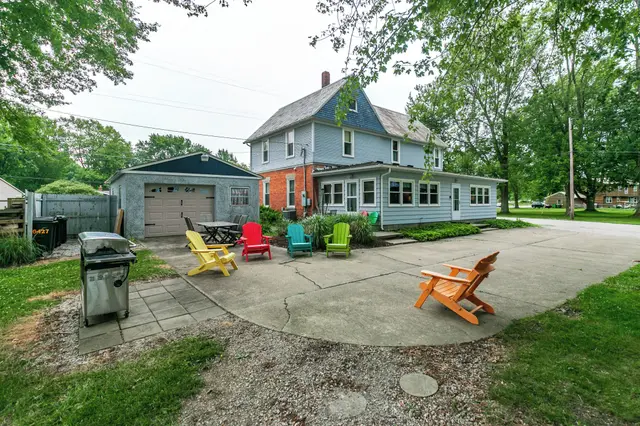 Pearl Beach Lakehouse: Backyard