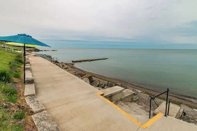Lakehurst Bungalow: Boardwalk