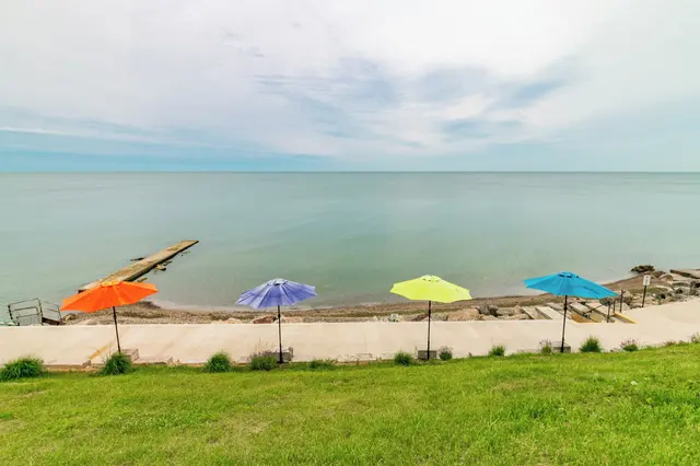 Lakehurst Bungalow: Boardwalk
