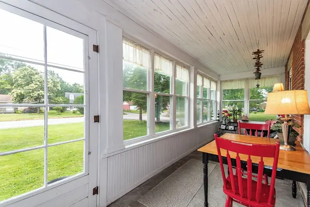 Pearl Beach Lakehouse: Front Patio