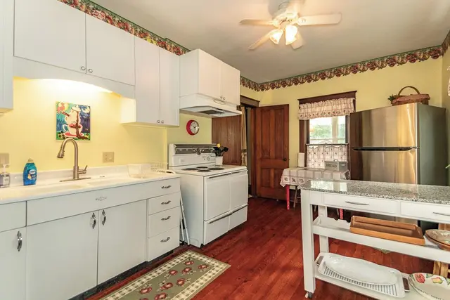 Pearl Beach Lakehouse: Kitchen 1