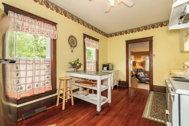 Pearl Beach Lakehouse: Kitchen 3