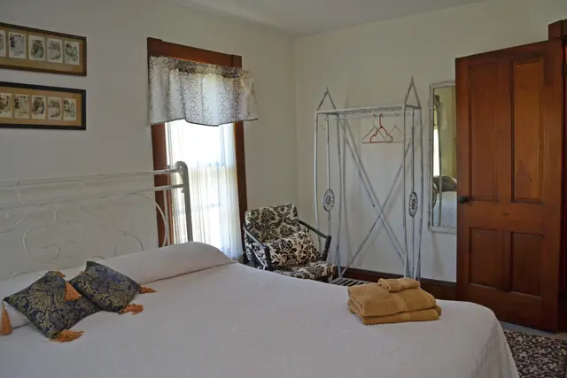 Pearl Beach Lakehouse: Second Floor Bedroom 2