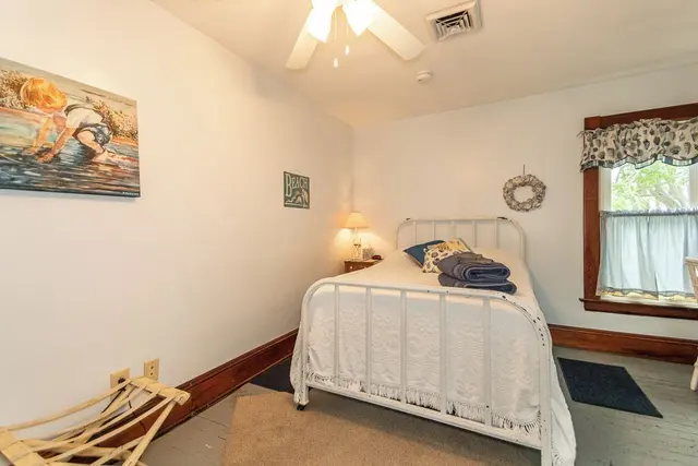 Pearl Beach Lakehouse: Second Floor Bedroom
