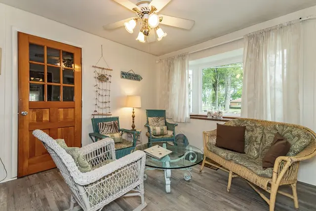 Lakehurst Bungalow: Sitting Room
